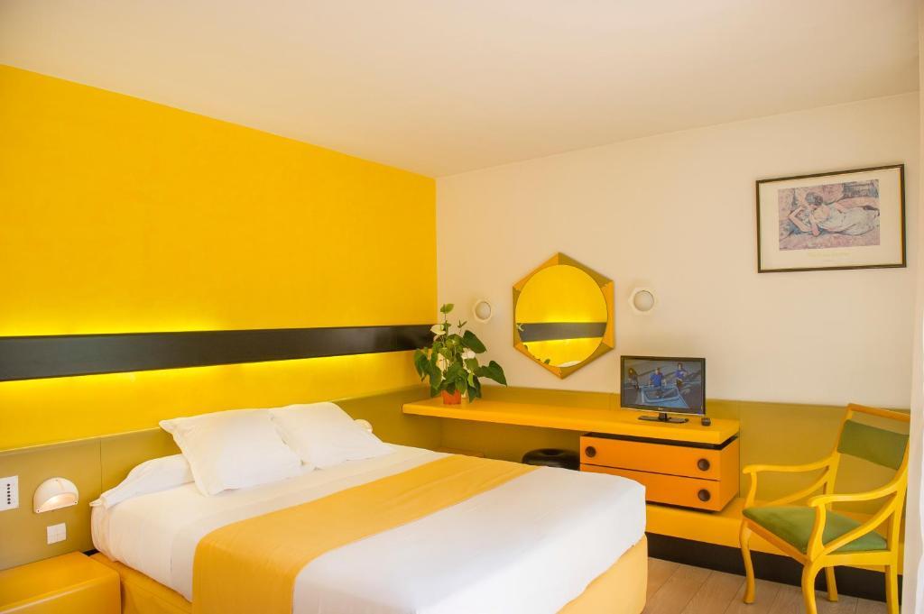 Hotel Urbain V Манд Екстериор снимка