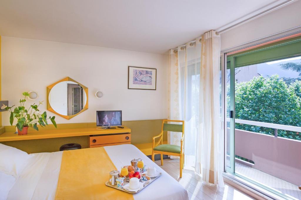 Hotel Urbain V Манд Екстериор снимка
