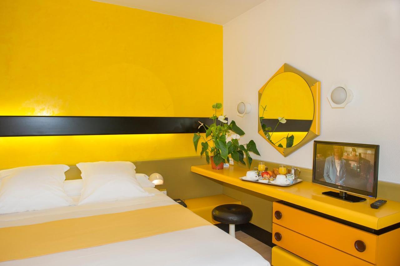 Hotel Urbain V Манд Стая снимка