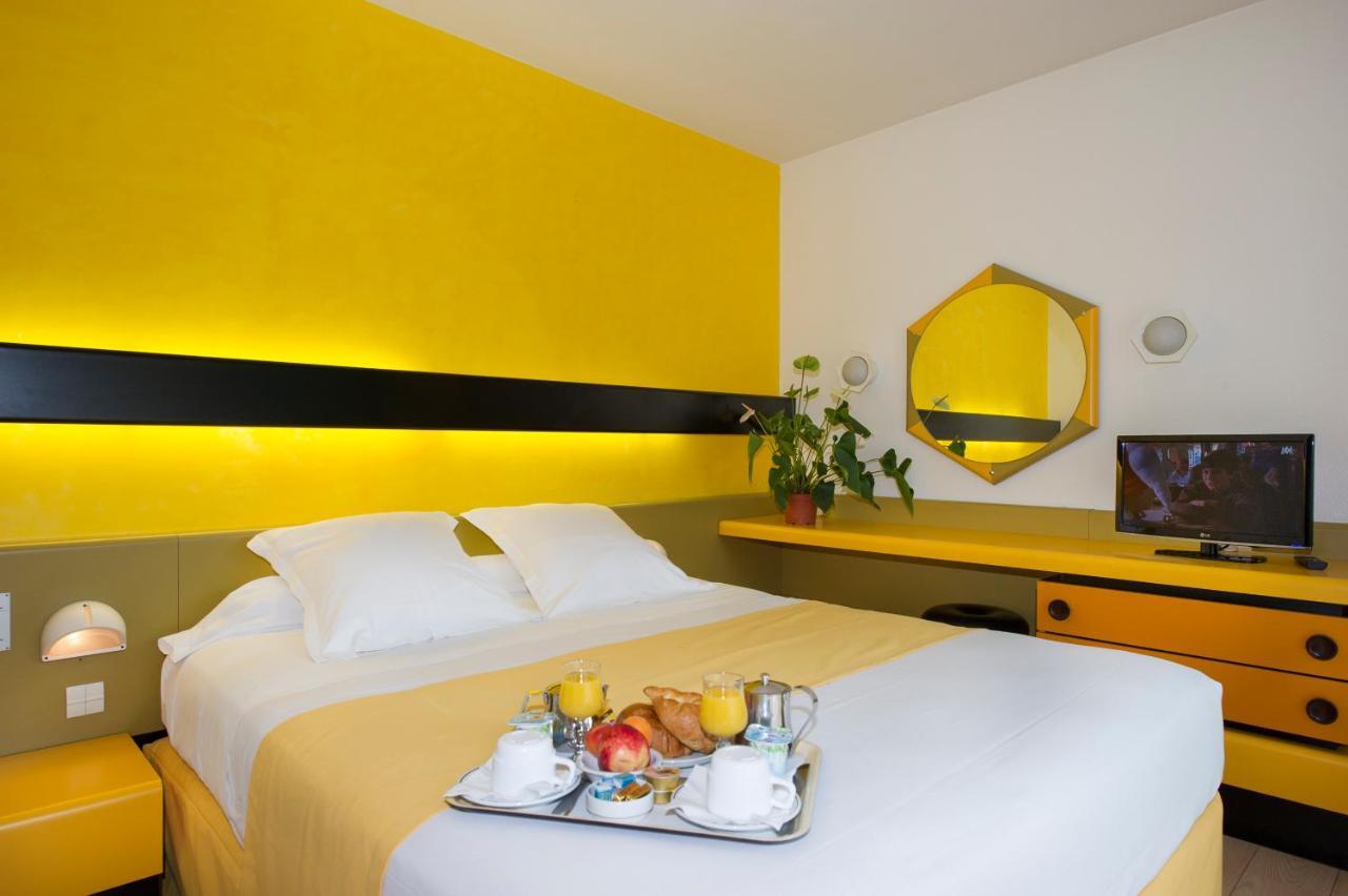 Hotel Urbain V Манд Стая снимка