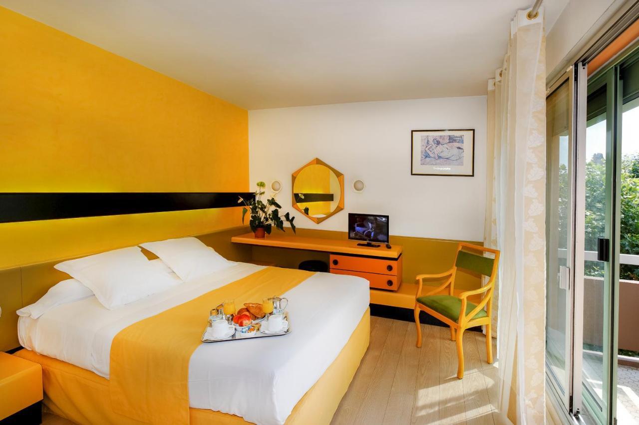 Hotel Urbain V Манд Екстериор снимка